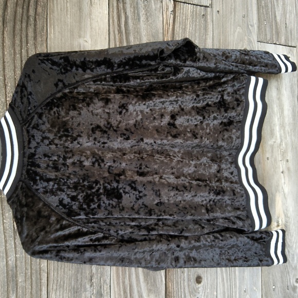 Oklahoma State University ladies black velvet long sleeved jacket size large - Picture 9 of 9